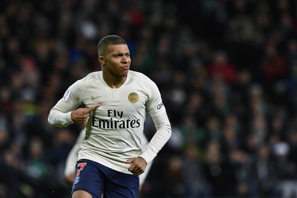 VUGUE盛典成“照妖镜”，谁傲慢、谁心机，明星小动作全照出来了